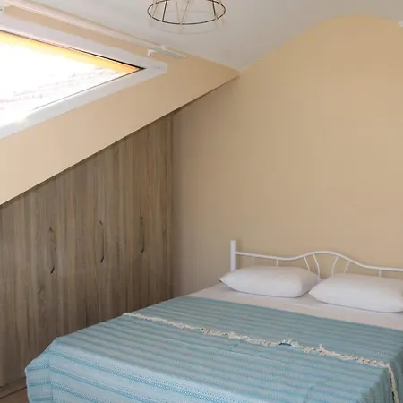 Appartement Dionyssos Apartment 2 *